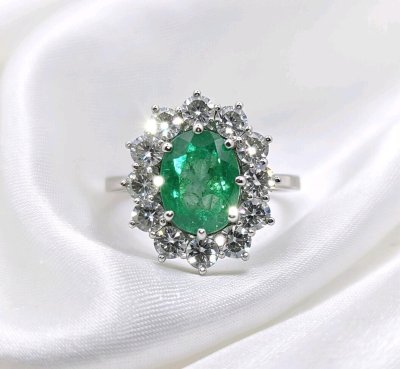 Ring 750 Gold mit Smaragd 1,5 ct und Diamant 0,8 ct