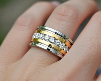 Eternity-Ehering 750 Gold mit 2 ct Diamanten